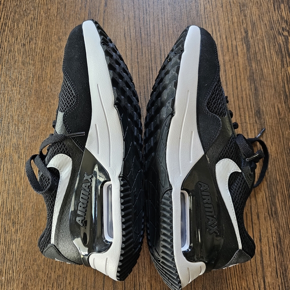 Nike Air Max Black and White Sneakers DM9537-001 Size Mens 9.5 NEW - Picture 12 of 15